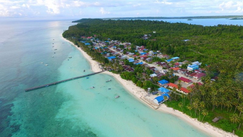 Pulau Maratua, salah satu lokasi pengembangan ekonomi biru di Indonesia | Kaltimprov.go.id