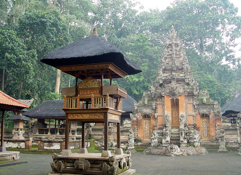 Pura dalem agung, wisata alam hijau, dan pepohonan di Sangeh Monkey Forest Bali