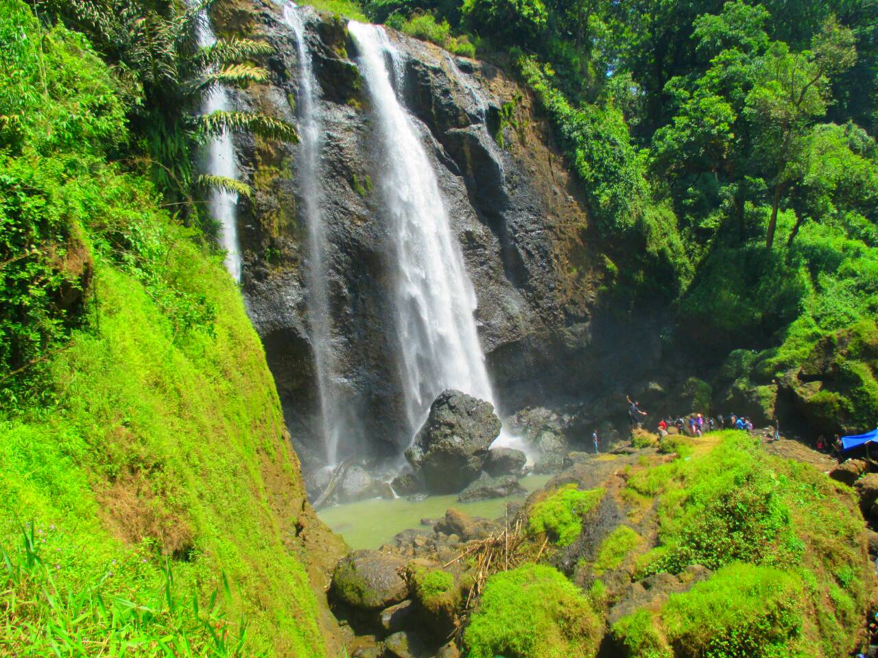 Rekomendasi wisata alam Air Terjun atau Curug Sewu Kendal terindah Jawa Tengah
