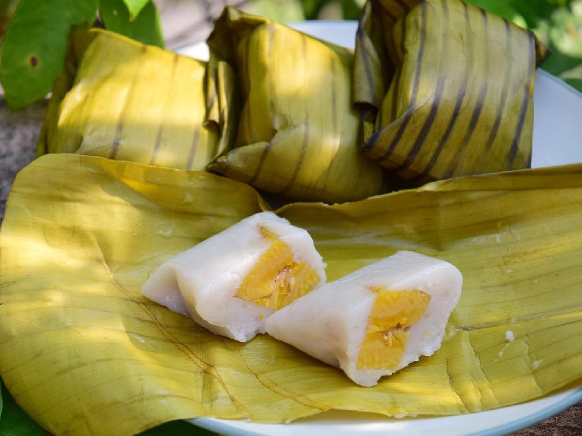 Kue Nagasari menjadi kue manis atau jajanan manis tradisional khas Indonesia berbahan baku tepung dan pisang yang perlu di coba serta dapat ditemui sebagai Jajanan Pasar