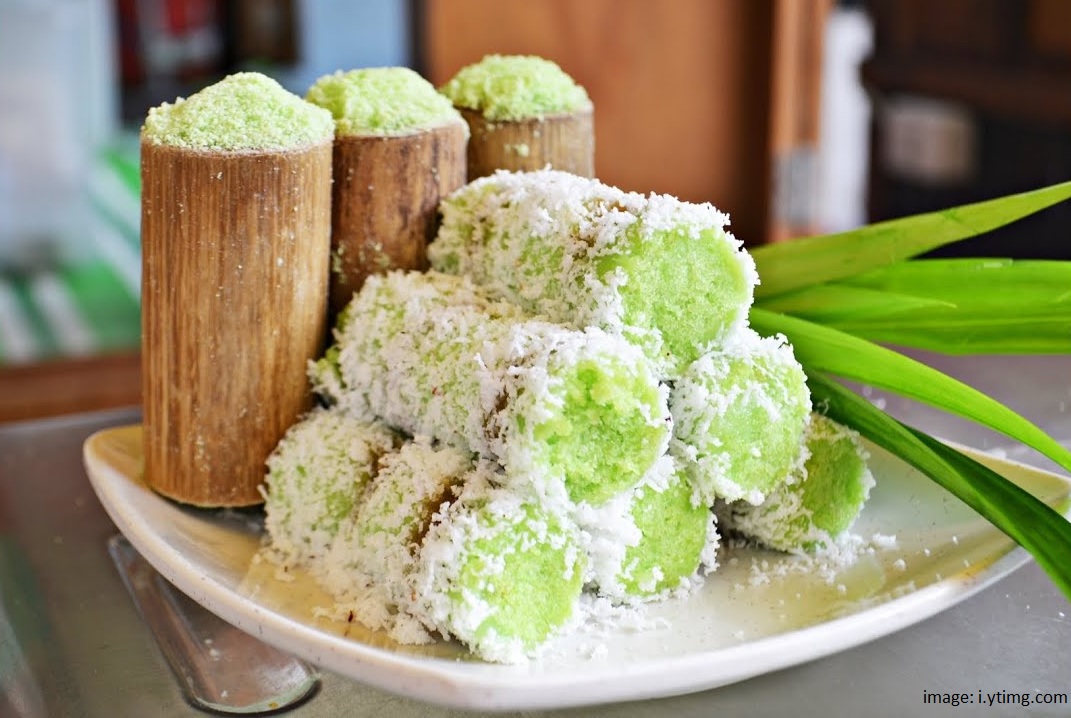 Kue Putu menjadi kue manis atau jajanan manis tradisional khas Indonesia berbahan baku tepung, kelapa, dan gula merah yang perlu di coba serta dapat ditemui sebagai Jajanan Pasar