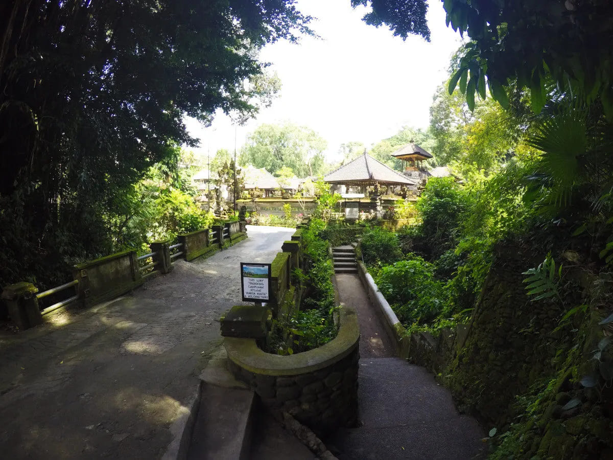 Rute menuju Bukit Campuhan Bali, wisata perbukitan hijau dan menyegarkan serta dapat kamu gunakan untuk jogging dan trekking di Bali 