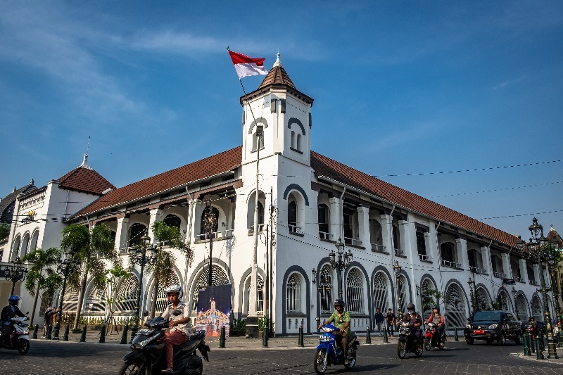 Bangunan Kota Lama Semarang menjadi ikon destinasi wisata Kota Semarang yang mudah diakses menggunakan kendaraan umum dan pribadi 