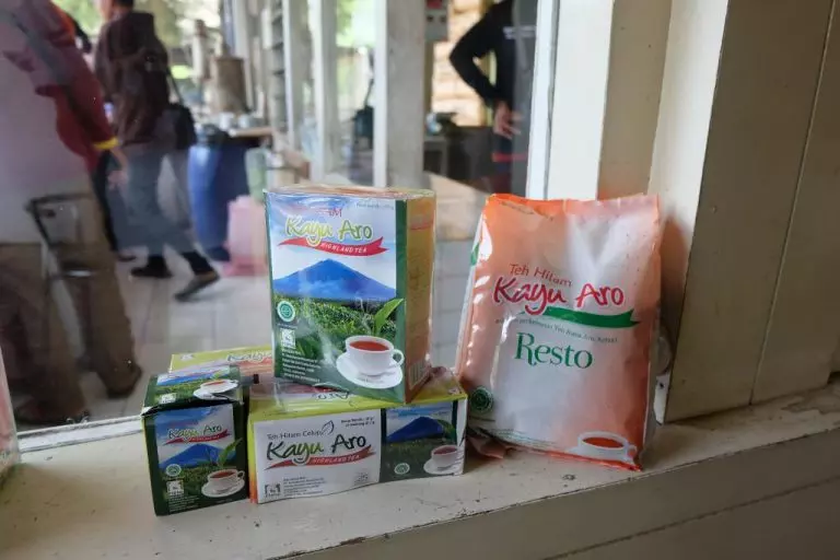 Jenis produk Teh Kayu Aro di kaki Gunung Kerinci Jambi, teh hitam ternikmat di Indonesia