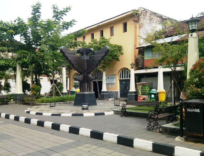 Taman Garuda menjadi spot foto estetik, instagramable, dan vintage di Kota Lama Semarang