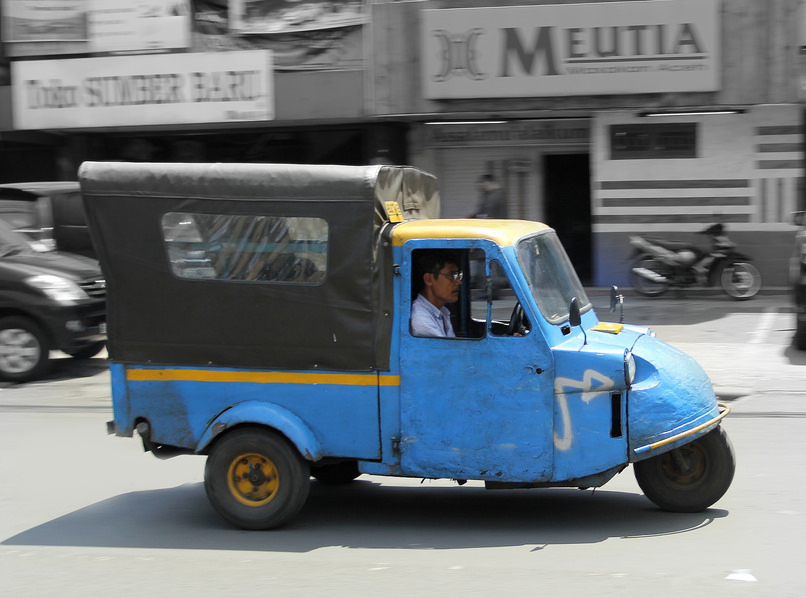 Bemo, kendaraan tradisional Indonesia yang mulai hilang dilekang waktu