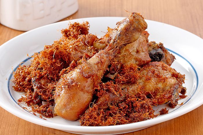 Ayam Goreng Lengkuas, Olahan kuliner ayam kaya rempah khas Sunda atau Jawa Barat yang menggunakan lengkuas parut