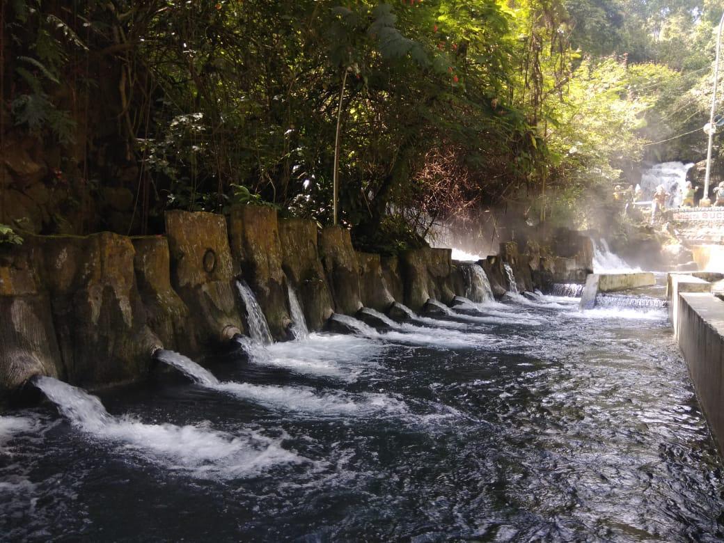 Air mancur 13 di Pemandian Air Panas Guci Tegal, Pemandian air panas umum alami di kaki Gunung Slamet