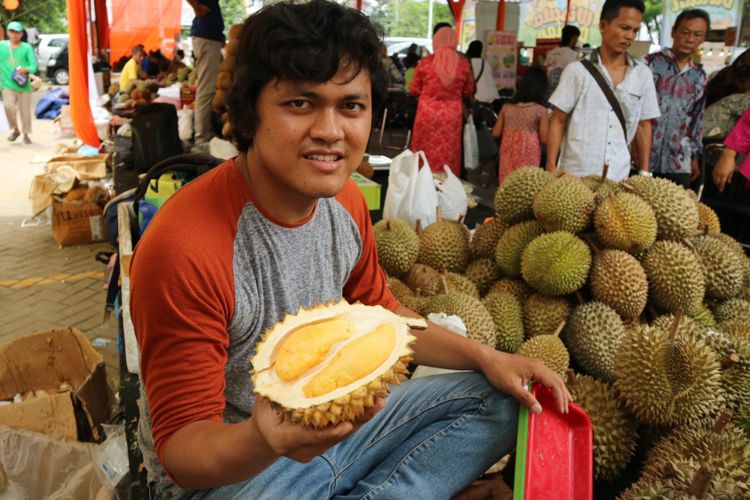 Buah Lai asal Kalimantan yang memiliki rupa seperti Durian tetapi dipanen berbeda daripada Buah Durian dan berukuran lebih kecil