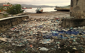 Tumpukan Sampah Di Pesisir Teluk Ambon - Dokumentasi Pribadi