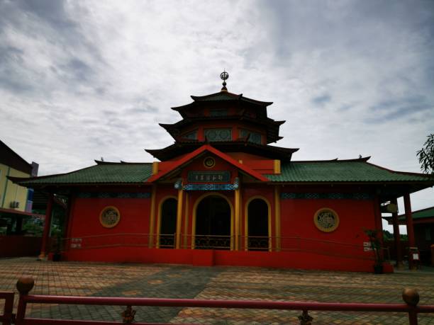 Masjid yang dibangun dengan arsitektur Cina
