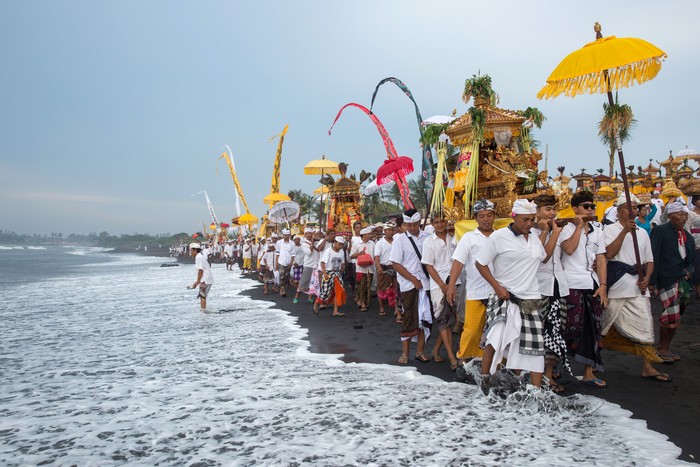 Upacara Melasti Bali, tradisi penyucian diri umat Hindu sebelum Hari Raya Nyepi