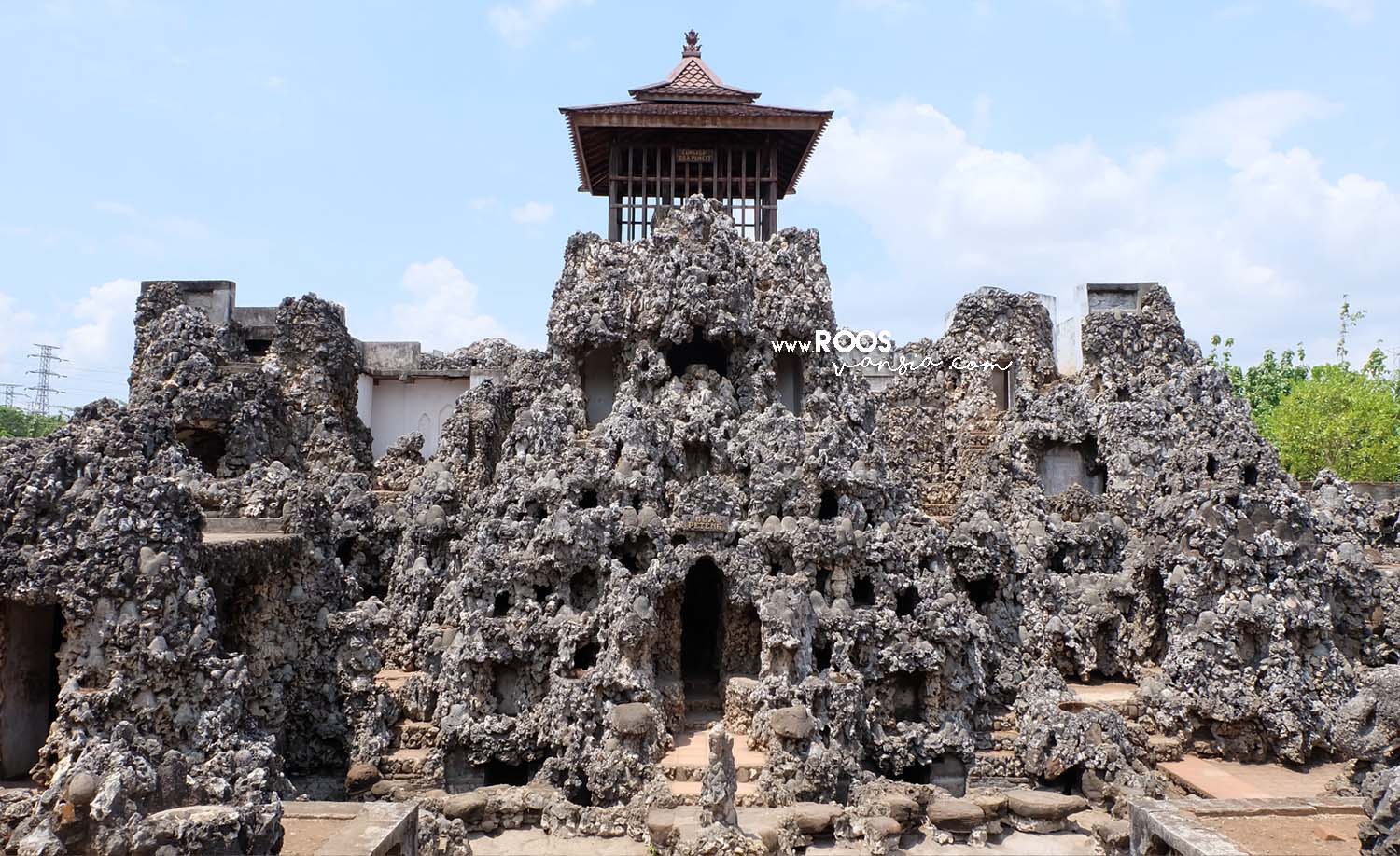 Gua Sunyaragi, lokasi cagar budaya di Kota Cirebon dan tempat meditasi Sultan Cirebon dan keluarganya