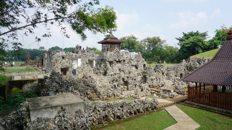 Lokasi dan rute menuju objek wisata dan cagar budaya peninggalan Sultan Cirebon, Gua Sunyaragi