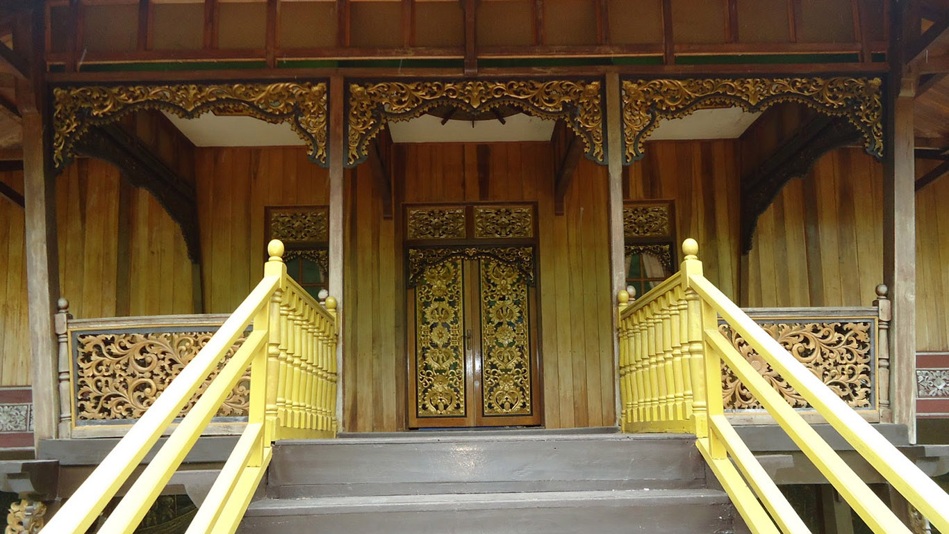 Rumah Kajang Lako memiliki keunikan dengan adanya 3 jenis pintu dengan kegunaannya masing masing