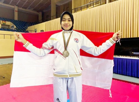 atlet takewondo indonesia dinda puteri
