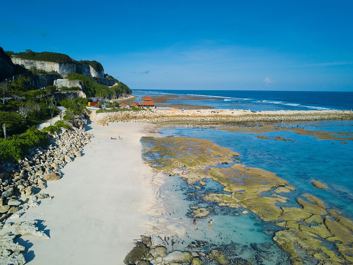 Tepi Pantai Melasti Ungasan Bali, Surga Biru di Tengah Bukit Kapur HD