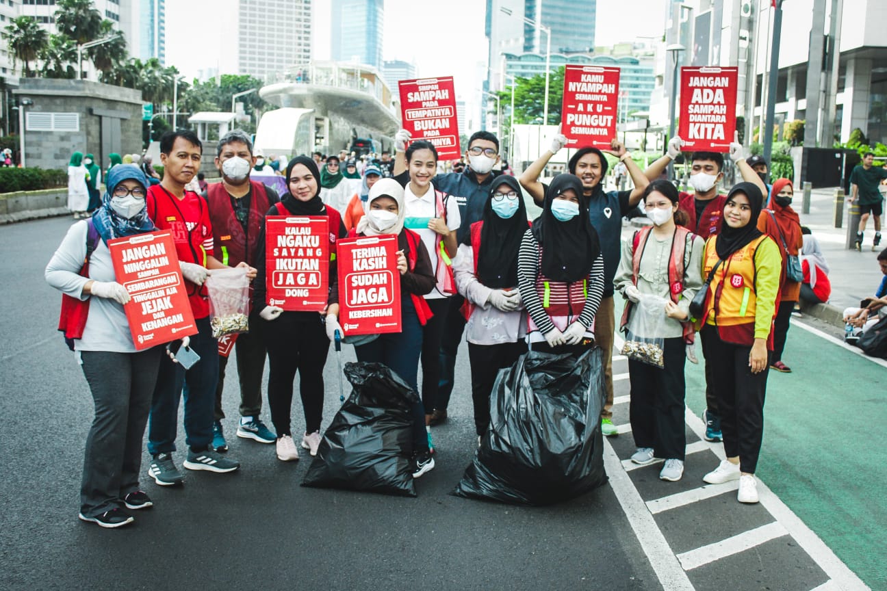 Relawan Semut memberikan edukasi di Car Free Day Jakarta