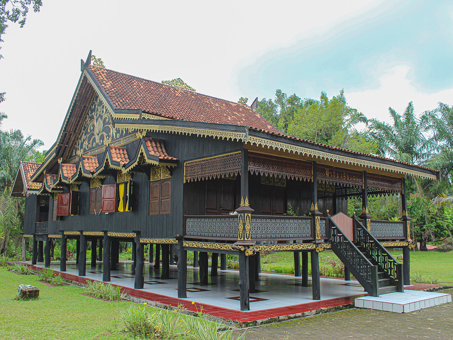 Rumah Adat Panggung Kajang Leko, 10 Rumah Adat Tradisional Terunik Dan Terpopuler Di Indonesia