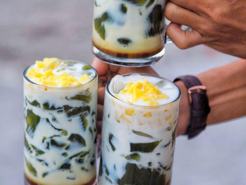 Es Cincau, 10 Minuman Tradisional Khas Jawa Barat Yang Perlu Kamu Ketahui