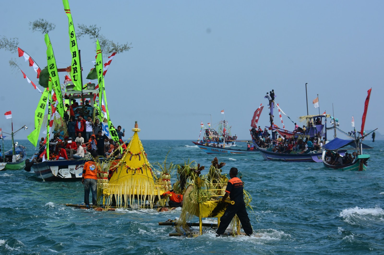 Tradisi Larung Laut, 5 Tradisi Lokal Dalam Menjaga Laut Yang Ada Di Indonesia