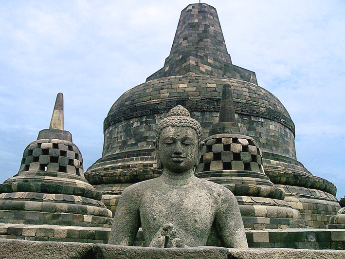 Peninggalan kerajaan Mataram kuno-Candi Borobudur- Wikimedia commons