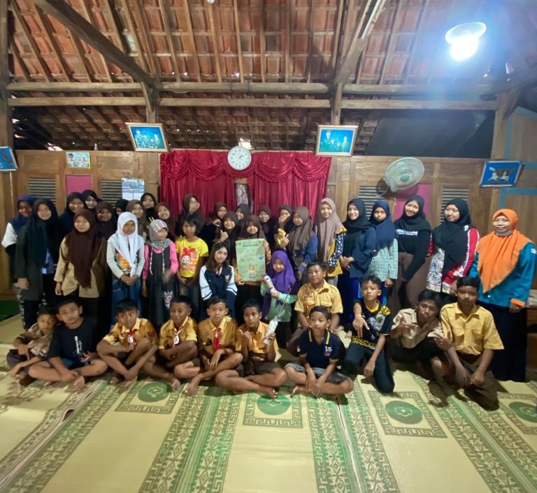 Edukasi Ecobrick di Posyandu Remaja Desa Sirnoboyo