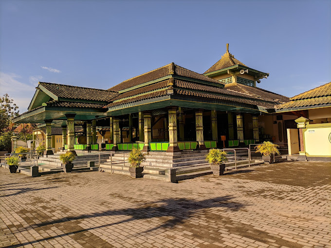 bangunan masjid pathok negara wonokromo