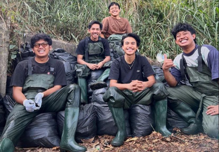 Aksi Pandawaragroup Mengurangi Sampah di Sungai | Foto : Pandawaragroup