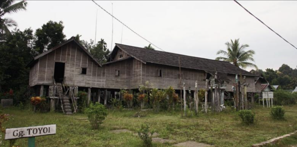 Rumah Adat Betang Toyoi | Wikipedia
