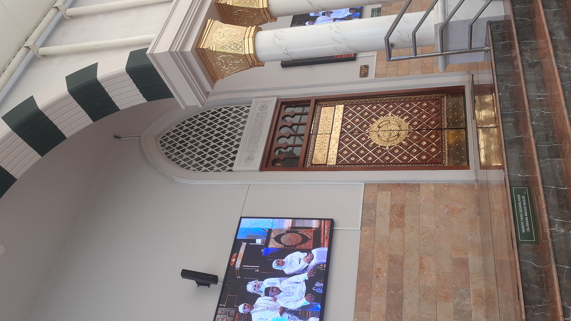 Pintu Emas Masjid Ar Rahman © Dokumentasi Pribadi 2023