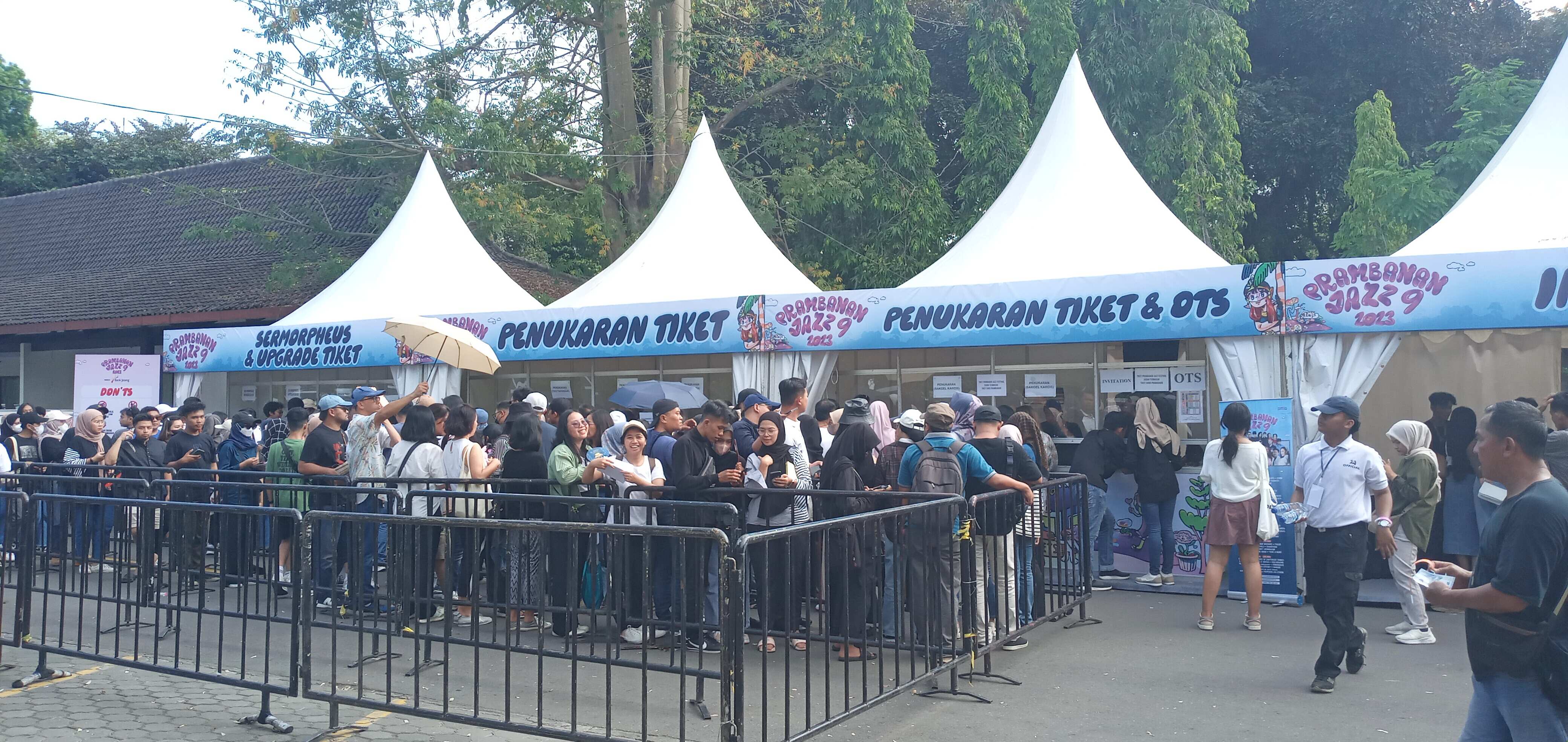 Suasana antrian penukaran tiket berlangsung lancar. | Foto: Dokumen Pribadi