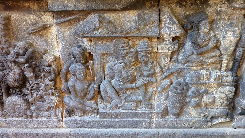 Relief Ramayana di Candi Prambanan. | Foto: Wikimedia Commons