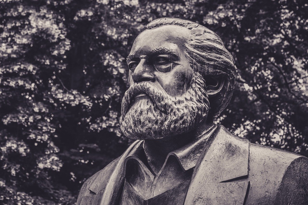 Patung Karl Marx, salah satu tokoh komunis. | Foto: Jacobin