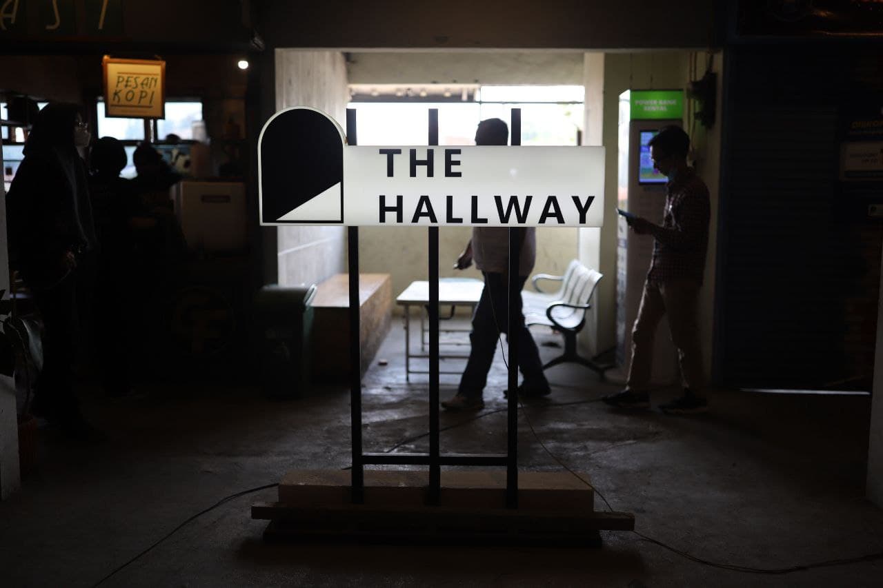 Plank bertulisakan The Hallway | sumber foto bandung.go.id