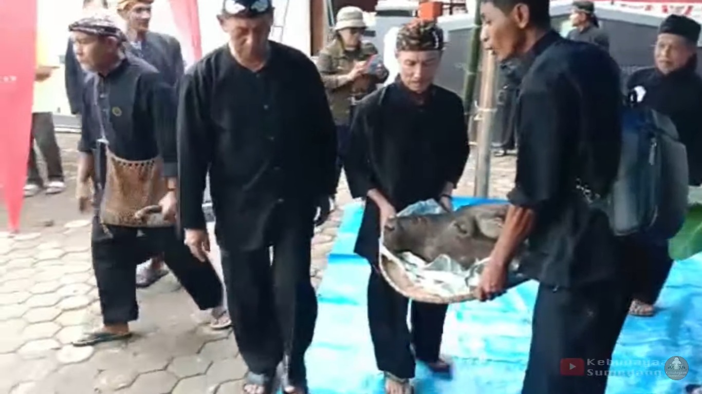 Ritual Ngarot Desa Wisata Karedok