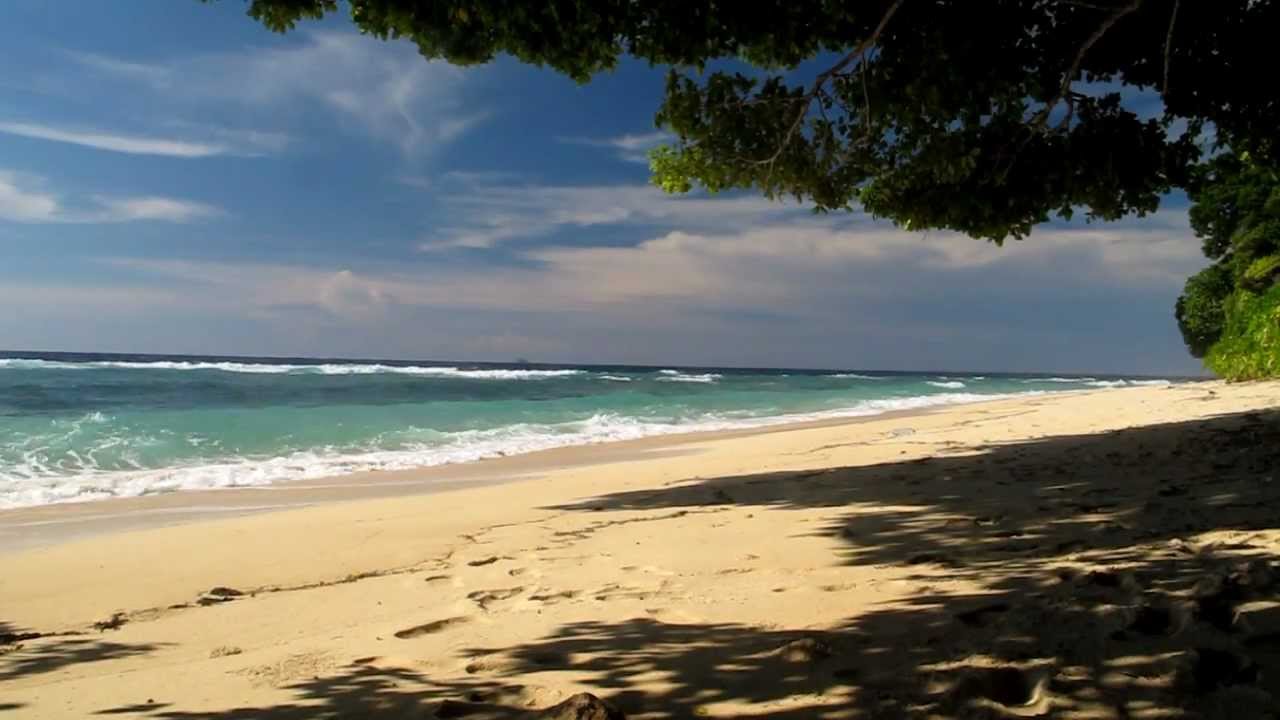 Indahnya Pasir Putih di Pulau Ay | Sumber foto: Youtube