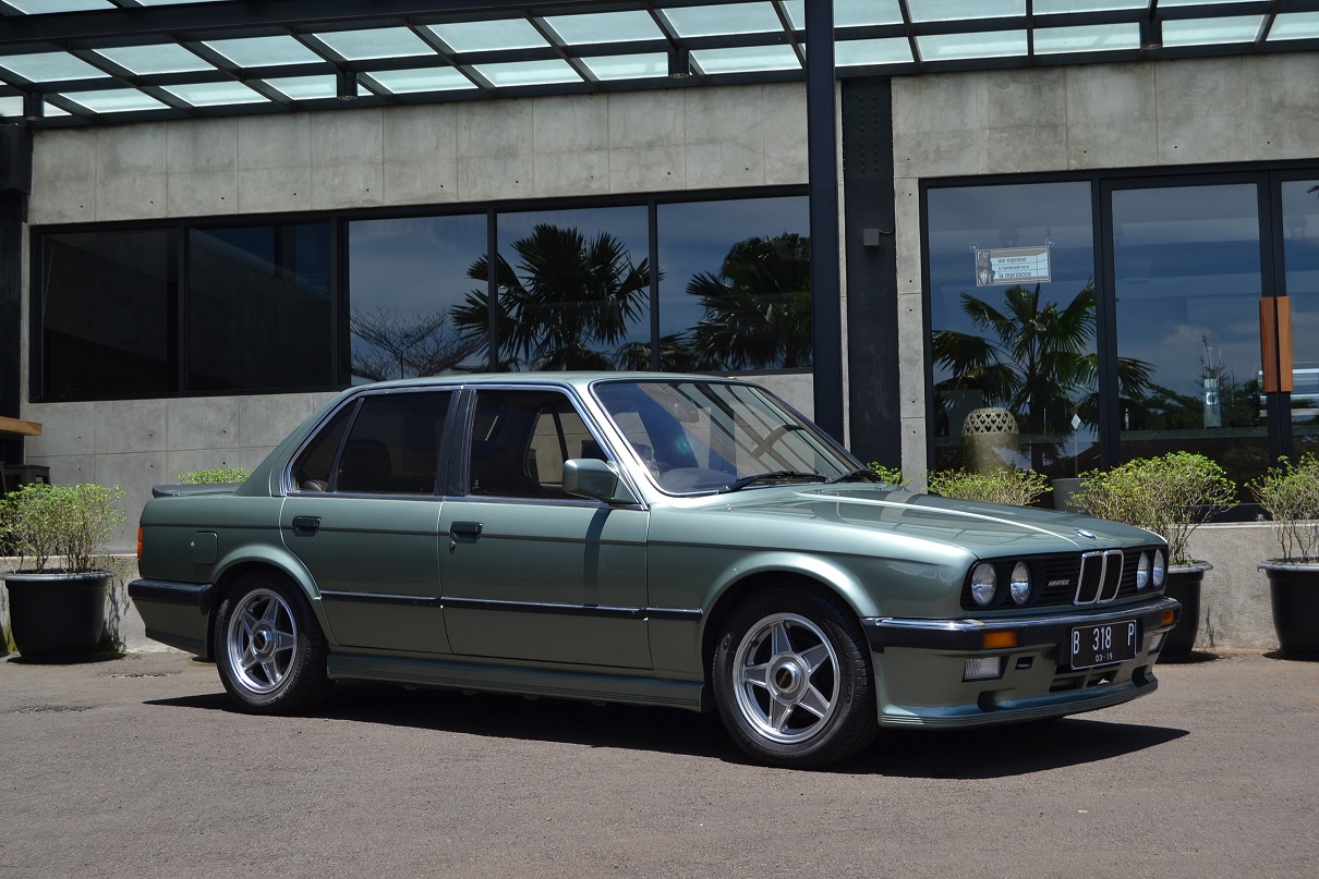 BMW seri 3 E30 yang legendaris di Catatan Si Boy | Sumber foto: momobil.id
