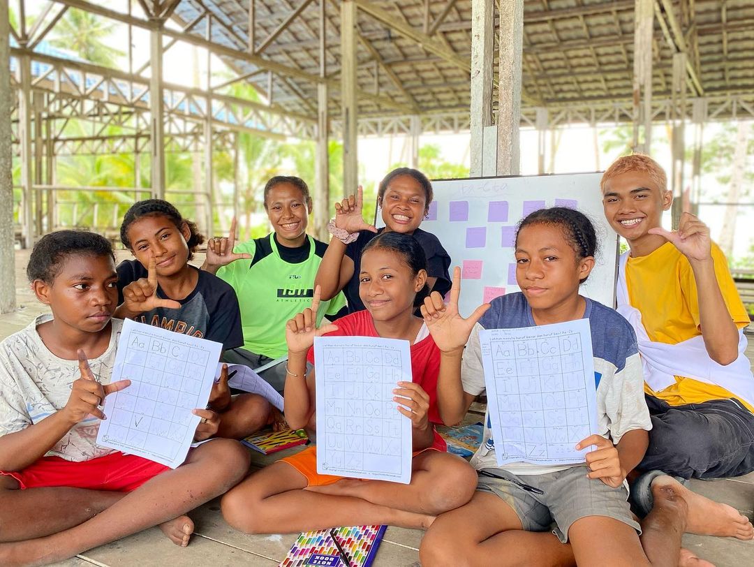 Kegiatan mengajar di Papua Barat | Sumber foto Instagram Papua Future Project