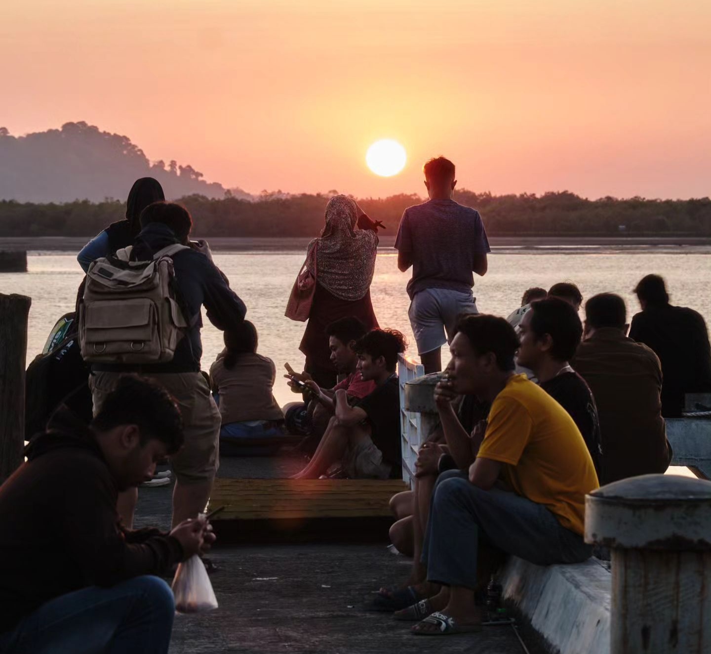 Menikmati Senja di Pelabuhan Seleko Cilacap by Joyohatiman