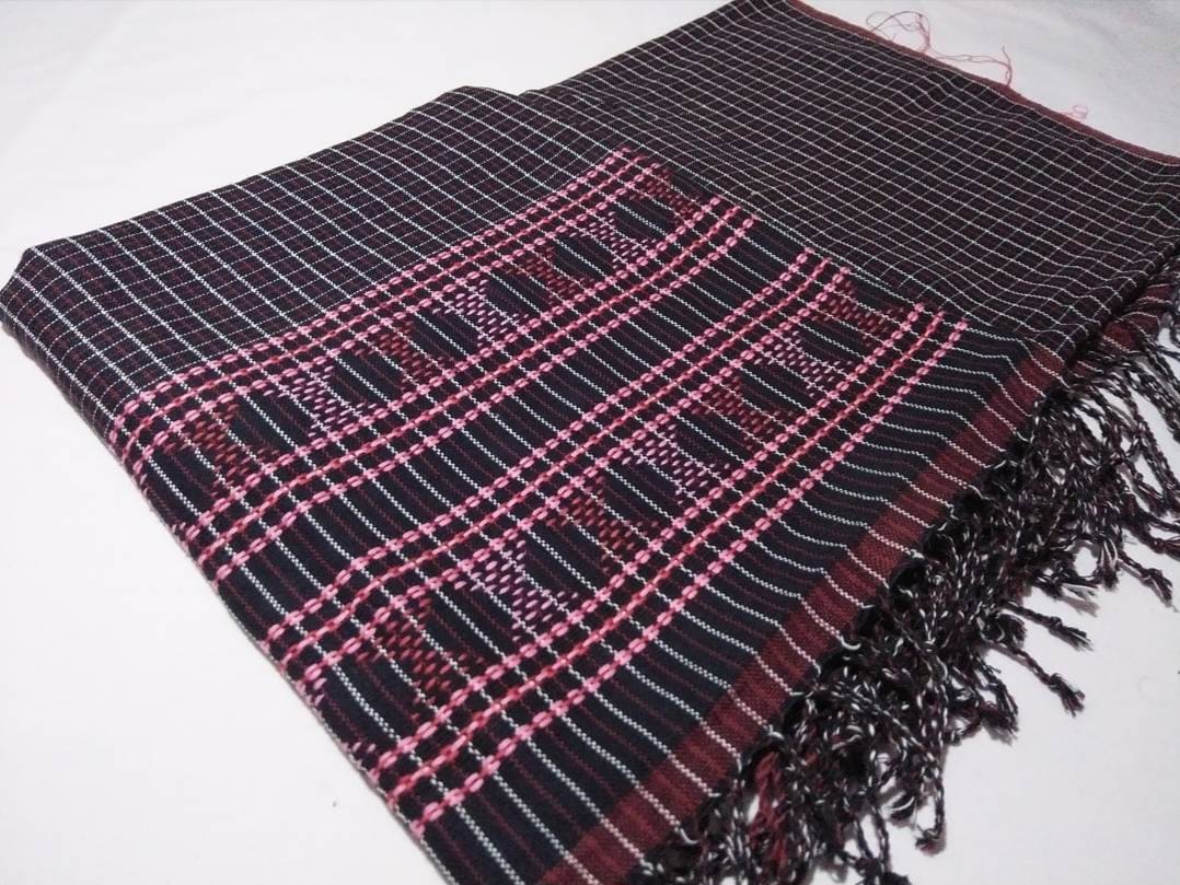 Kain tenun khas Baduy yang dibuat secara tradisional. Foto: Instagram Baduy Craft @baduycraft