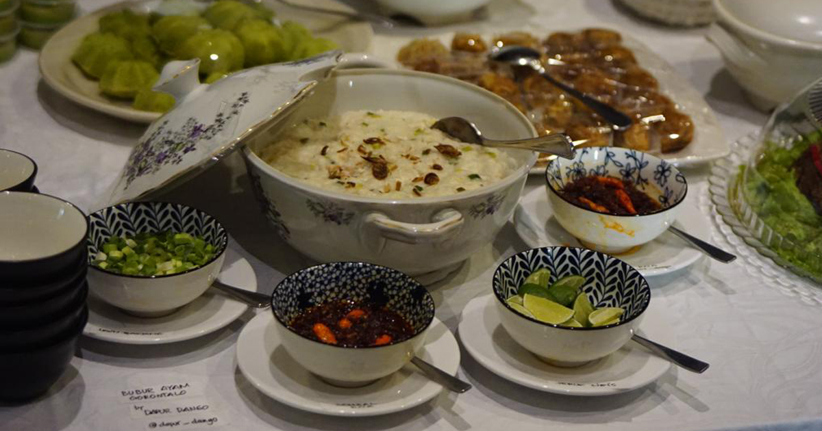 Bubur ayam Gorontalo, salah satu makanan yang disajikan dalam acara peluncuran buku