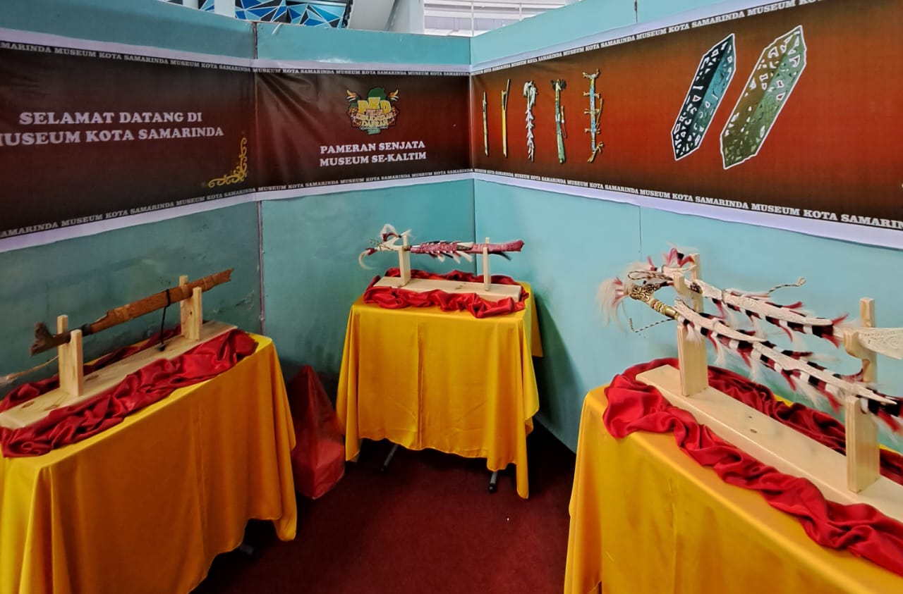 Dokumentasi Pribadi | Koleksi Mandau Museum Samarinda dalam Event PKD Kaltim 2023