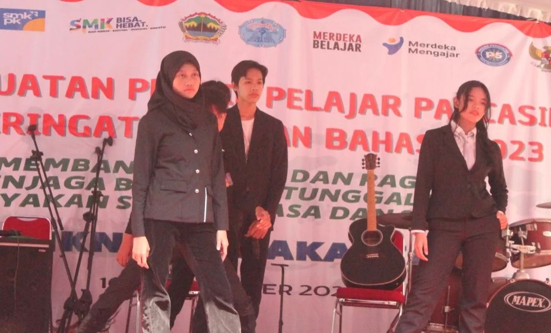 Pertunjukkan modern dance SMK Negeri 9 Surakarta || Foto: Instagram ary_yulistiana