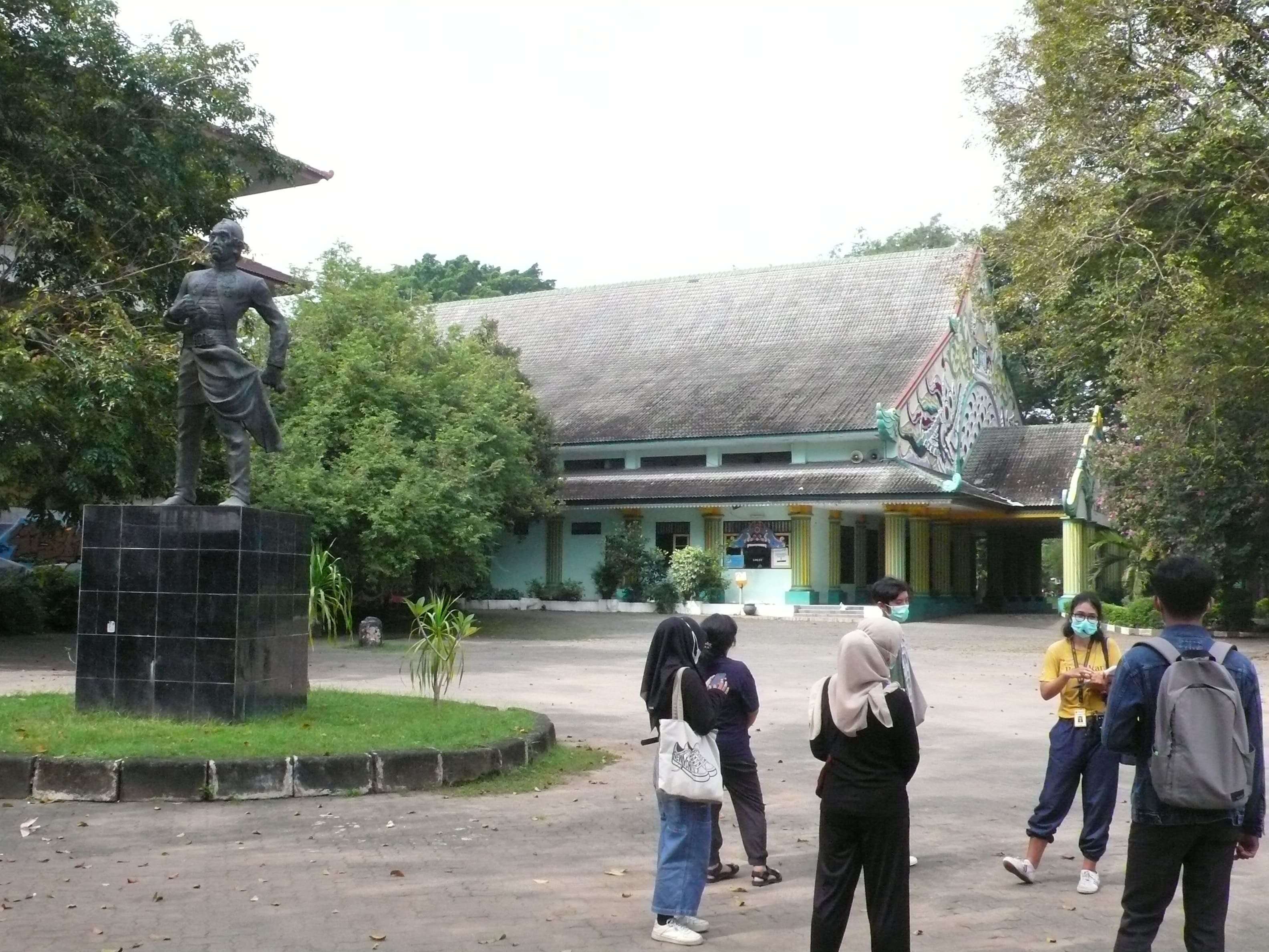 Patung Raden Saleh berdiri gagah di kota kelahirannya (Dokumen pribadi).