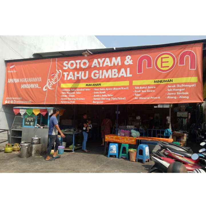 Soto Neon Pak Nie Semarang Jl. Pringgading 16, Kota Semarang