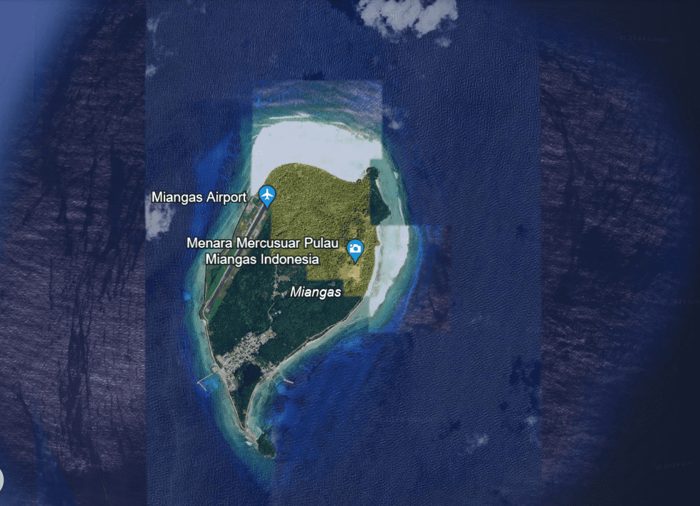 Pulau Miangas tampak dari satelit. Sumber: Tangkapan layar dari Google Earth