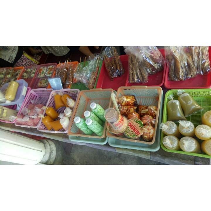 Beraneka Jajan Pasar di Bilangan Jalan Mangkuyudan, Yogyakarta
