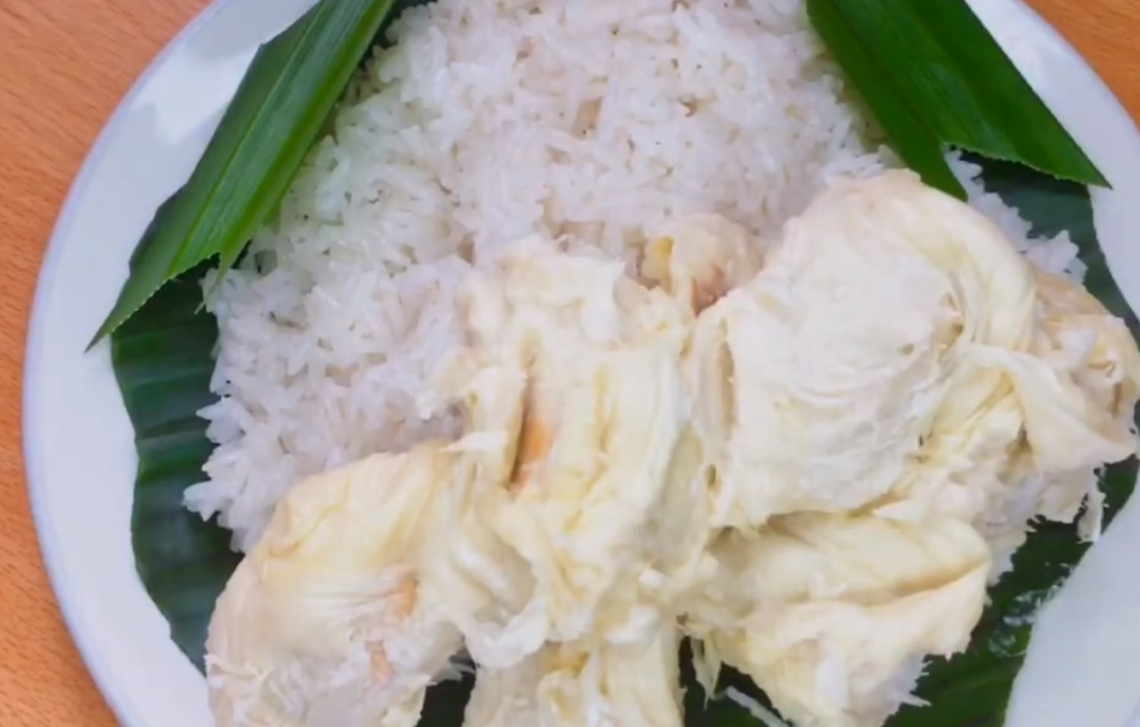 Nasi lamak | Tangkap layar YouTube Dapur uni Fitri