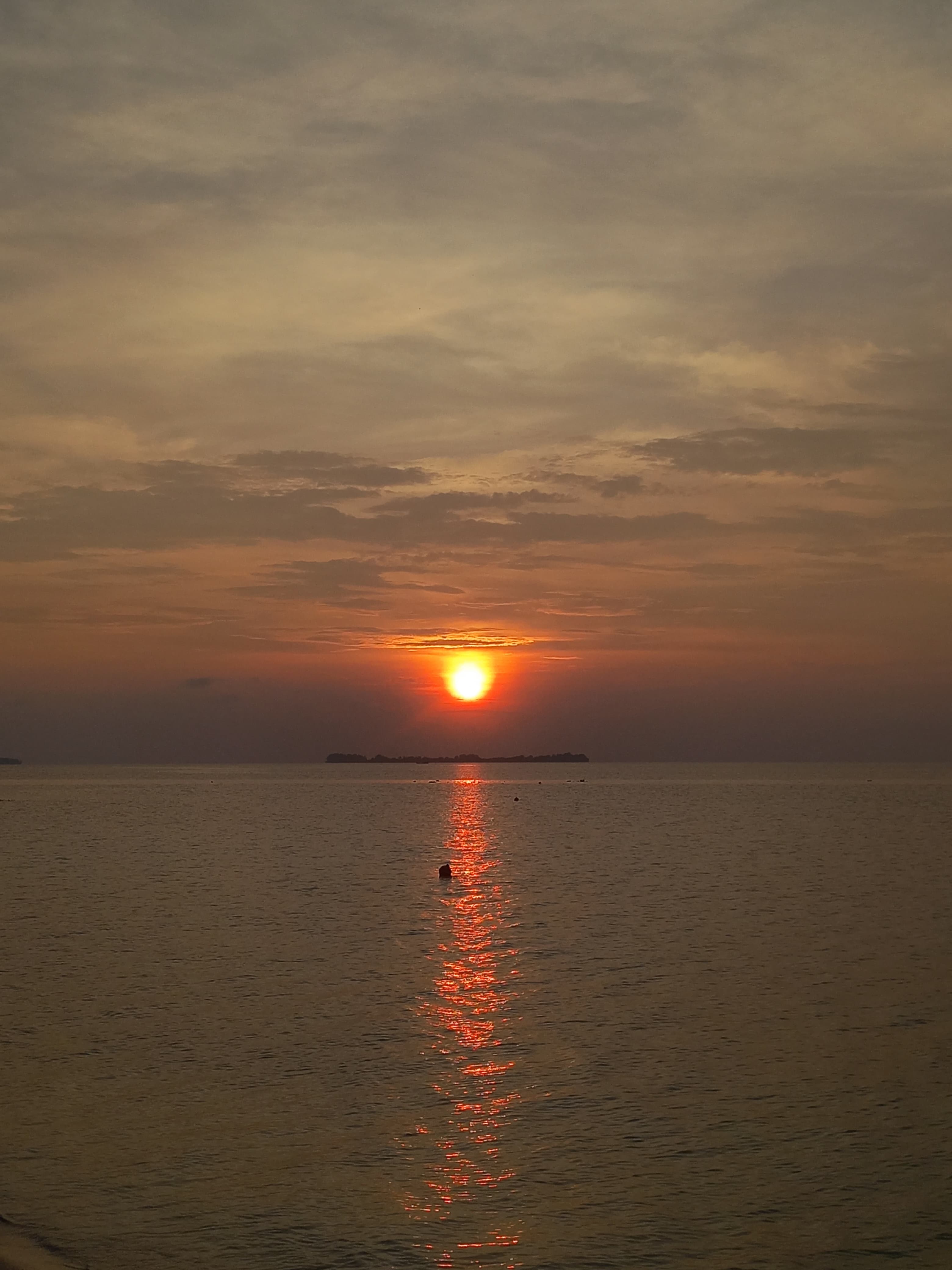 Pulau Menjangan Kecil Karimunjawa memiliki spot sunset yang strategis